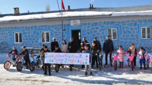 Hediye bisikletlerle mutluluk köprüsü kuruldu