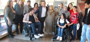 AKÜLÜ TEKERLEKLİ SANDALYE SEVİNCİ