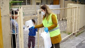 GENÇLER VE ÇOCUKLAR ASKIDA KİTAP İLE OKUYOR