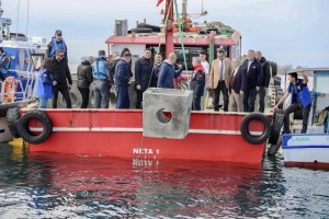 Yapay resifler suya bırakıldı