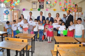 ÖĞRENCİLER KARNELERİNİ ALDI