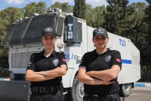 İzmir'in kadın TOMA'cıları göreve başladı