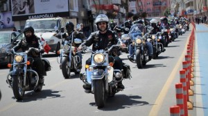 EMNİYETTEN SIRA DIŞI KUTLAMA