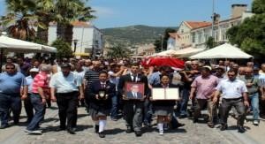 Son Yolculuğuna Çocukları Uğurladı