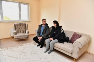 DEPREMZEDELER KONUTLARA YERLEŞMEYE BAŞLADI