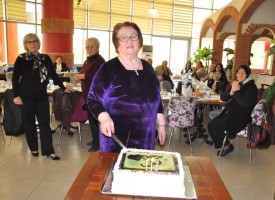 İNCİ ANNE 75'İ DEVİRDİ