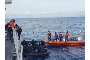 52 DÜZENSİZ GÖÇMEN KURTARILDI