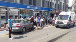 OTOMOBİL YAYAYA ÇARPTI