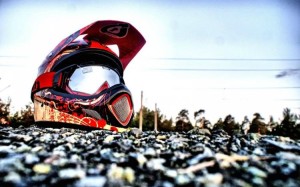 KASKSIZ SÜRÜŞ ÖLÜME GÖTÜRÜYOR