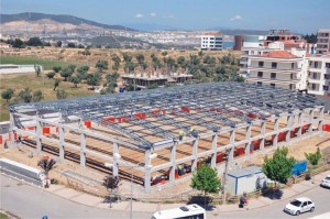 DÜĞÜN SALONU HIZLA YÜKSELİYOR