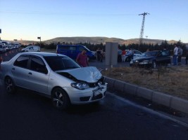 ÜNİVERSİTE KAYDINDAN DÖNERKEN KAZA YAPTILAR