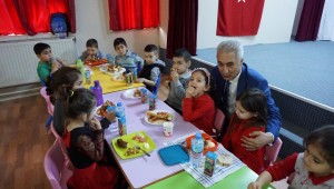 KÖY OKULLARINI ZİYARET SÜRÜYOR