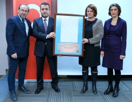 ALİAĞA DEVLET HASTANESİ’NE ''BEBEK DOSTU HASTANE'' UNVANI