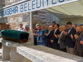 Eski Bakan Akdağ, halasının cenazesine katıldı