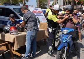 POLİSTEN KASK HEDİYELİ TOPLANTI