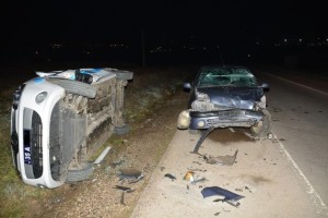 ALKOLLÜ SÜRÜCÜ EKİP OTOSUNA ÇARPTI