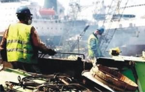 Yangın tüpü kaçak yaptı, 1 kişi yaralandı