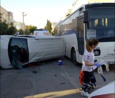 MİNİBÜSÜ DEVİRDİ