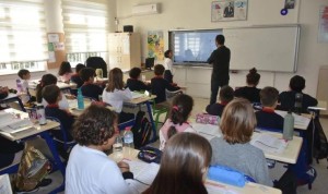 Depremzede öğrenciler için ders zili İzmir’de çaldı