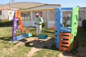 ÇEVRE MAHALLELER DEZENFEKTE EDİLİYOR