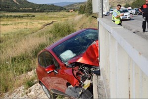 KÖPRÜDE ASILI KALDI