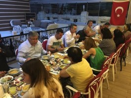 CHP ŞEHİT AİLELERİNİ AĞIRLADI