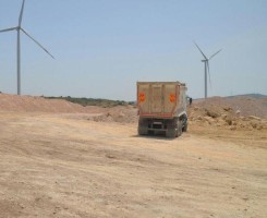 KAMYONUNUN ALTINDA KALDI, HAYATINI KAYBETTİ