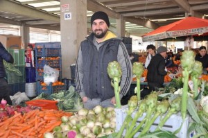 PAZARDA BİR ÜNİVERSİTELİ