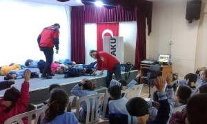 AKUT YENİ ŞAKRAN’DAKİ ÖĞRENCİLERİ BİLGİLENDİRDİ