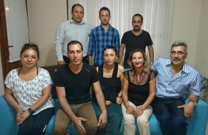 DARP EDİLEN MESLEKTAŞLARINI YALNIZ BIRAKMADILAR