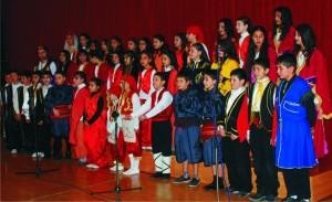 TÜRKÜLERLE KARNE TATİLİNE GİRDİLER