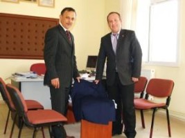 Tüpraş Halk Eğitim Merkezi, öğrencilere forma dikiyor