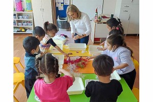 ‘BENİM ÜLKEM BENİM SANATIM’ MİNİKLER ELLERLE TANIŞIYOR