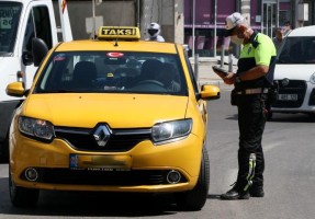 OTOMOBİLLER VE TOPLU TAŞIMA ARAÇLARI DENETLENDİ