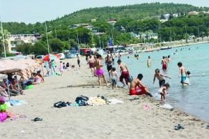 Bayram'da Aliağa plajları cıvıl cıvıl