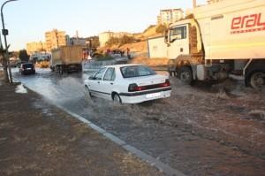 HÜRRİYET CADDESİ DERE OLDU