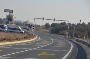 TEHLİKELİ KAVŞAĞA TRAFİK LAMBASI