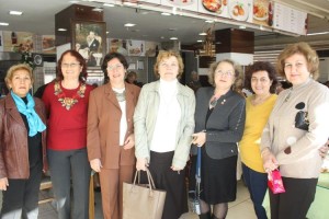 YARDIM SEVENLER YEMEKTE BULUŞTU