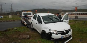 ALİAĞA'DA TRAFİK KAZASI, 2 YARALI