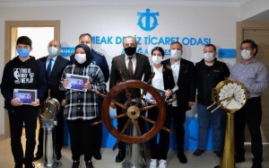 İMEAK DTO’DAN ÖĞRENCİLERE TABLET DESTEĞİ