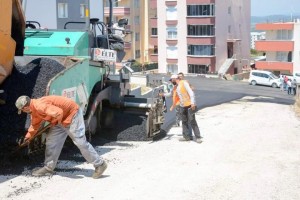 BELEDİYENİN ASFALTLAMA ÇALIŞMALARI SÜRÜYOR