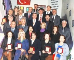 Emektar öğretmenler onurlandırıldı