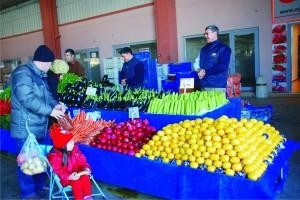 SOĞUK HAVA KOŞULLARI PAZARCILARI ETKİLİYOR