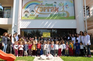 TOPRAK ANAOKULU YAŞLILARI UNUTMADI