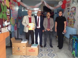 HELVACI’DAKİ OKULLARA KİTAP BAĞIŞLADILAR