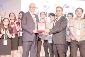 ‘DERSİMİZ: GİRİŞİMCİLİK’İN İLK DÖNEM FİNALİ YAPILDI