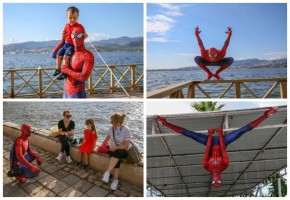 "ÖRÜMCEK ADAM" SOKAKLARDA GÖSTERİ YAPTI