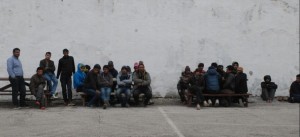 YAĞMURDAN KAÇARKEN JANDARMAYA YAKALANDILAR