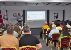 Deprem hasarlarının nedenleri konuşuldu