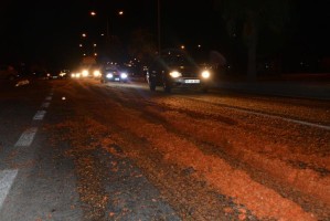 KÜSPE YÜKLÜ TIR TEHLİKE YARATTI